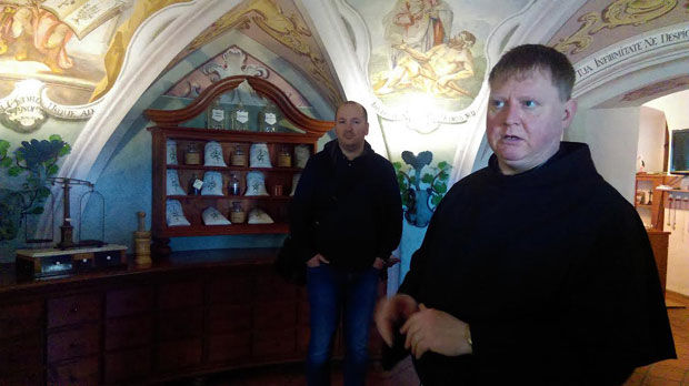 Траварица диже из постеље